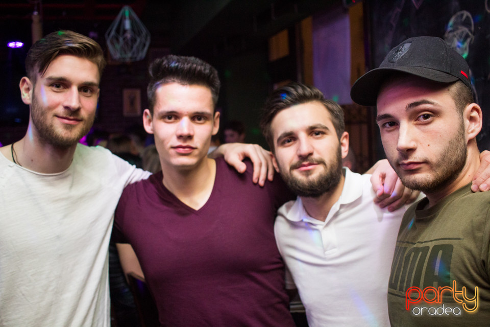 Saturday Madness, Green Pub
