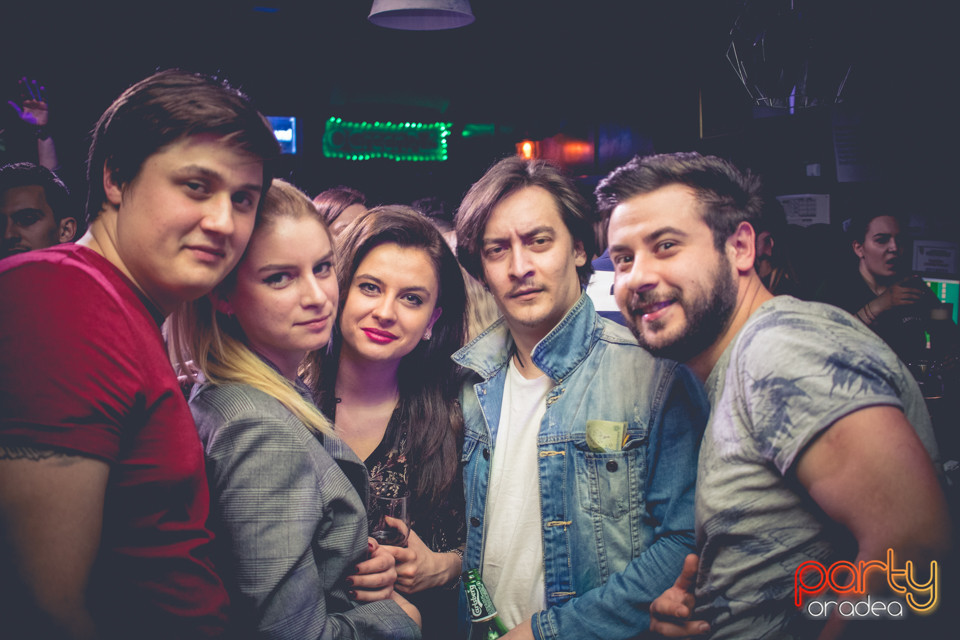 Saturday Madness, Green Pub