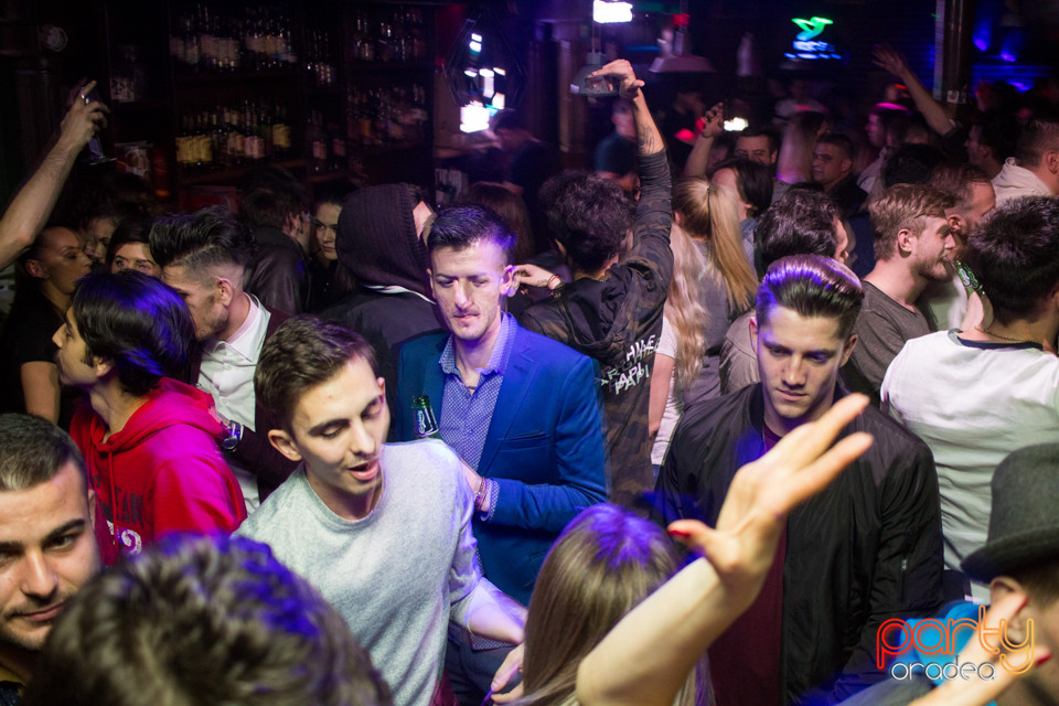 Saturday Madness, Green Pub