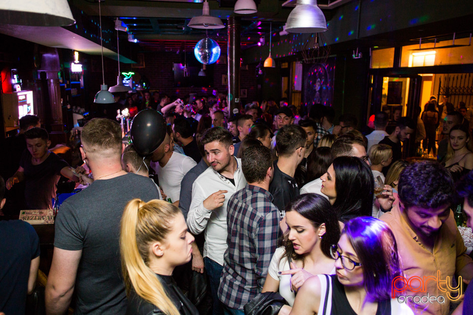 Saturday Madness, Green Pub