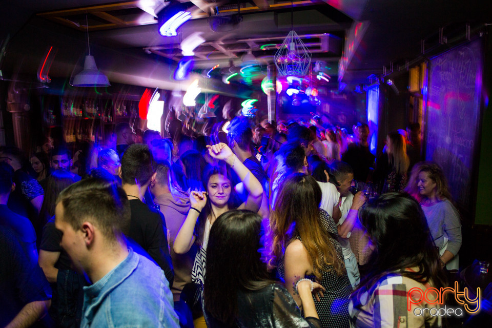 Saturday Madness, Green Pub