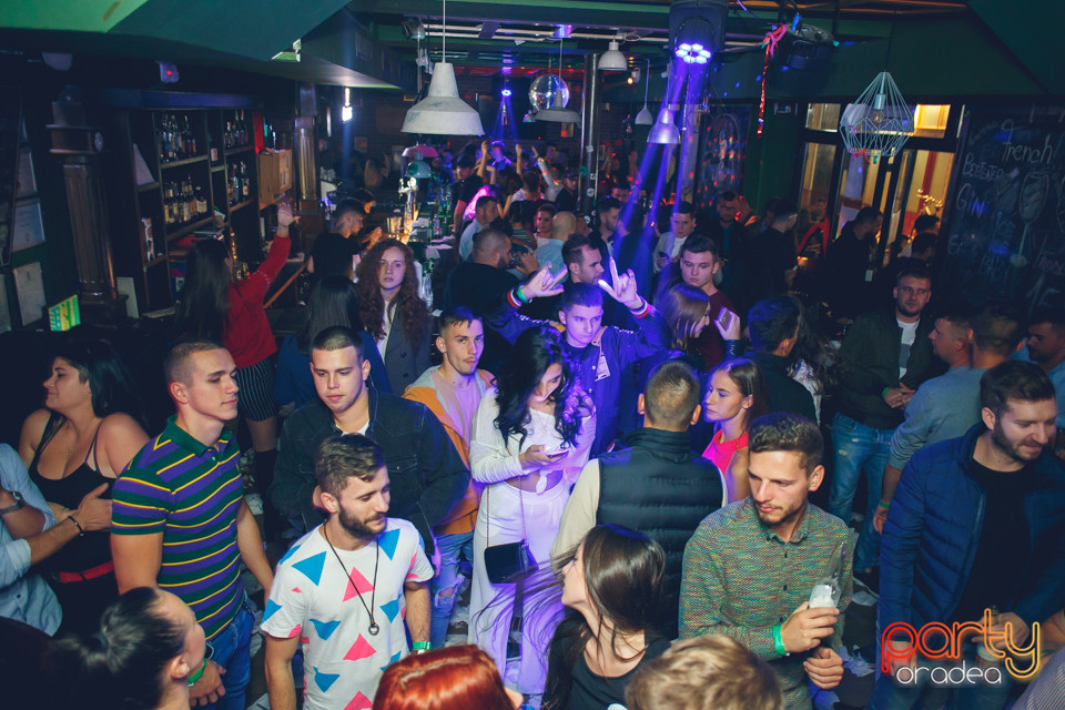 Saturday Madness, Green Pub