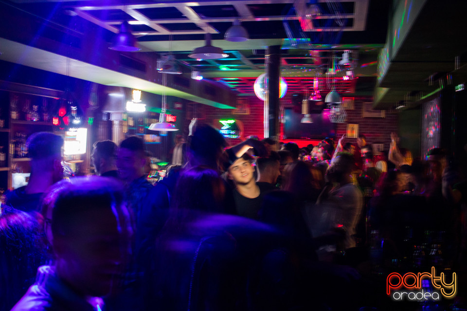 Saturday Madness, Green Pub