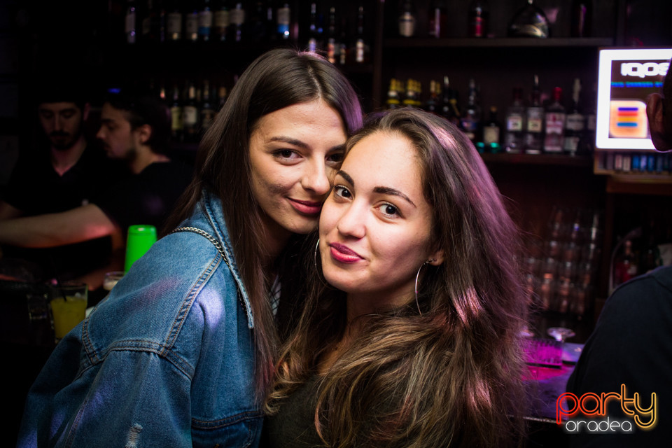 Saturday Madness, Green Pub