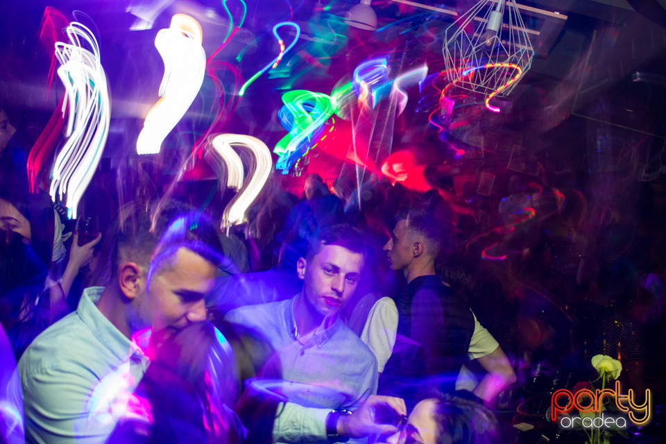Saturday Madness, Green Pub