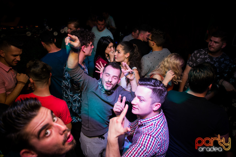 Saturday Madness, Green Pub