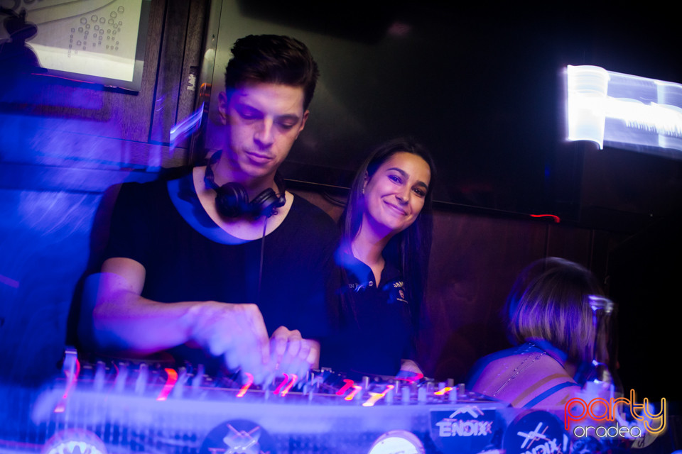 Saturday Madness, Green Pub