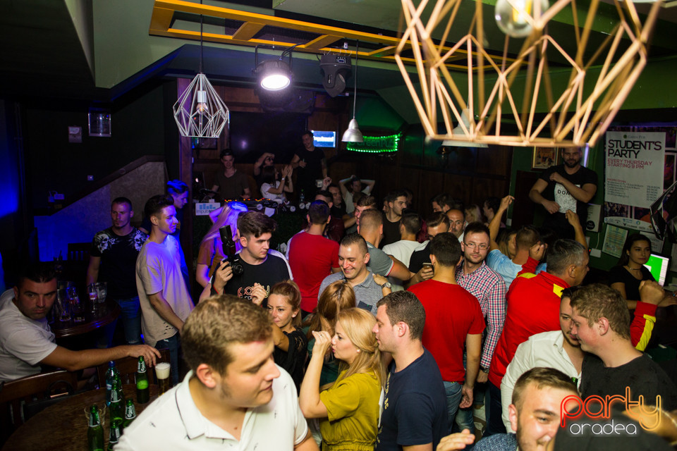 Saturday Madness, Green Pub