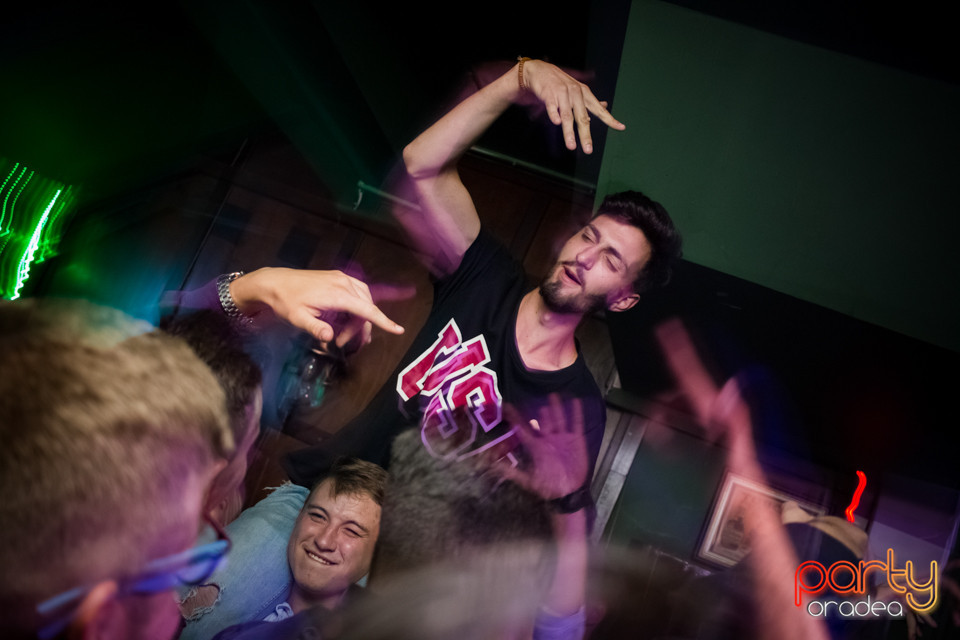 Saturday Madness, Green Pub