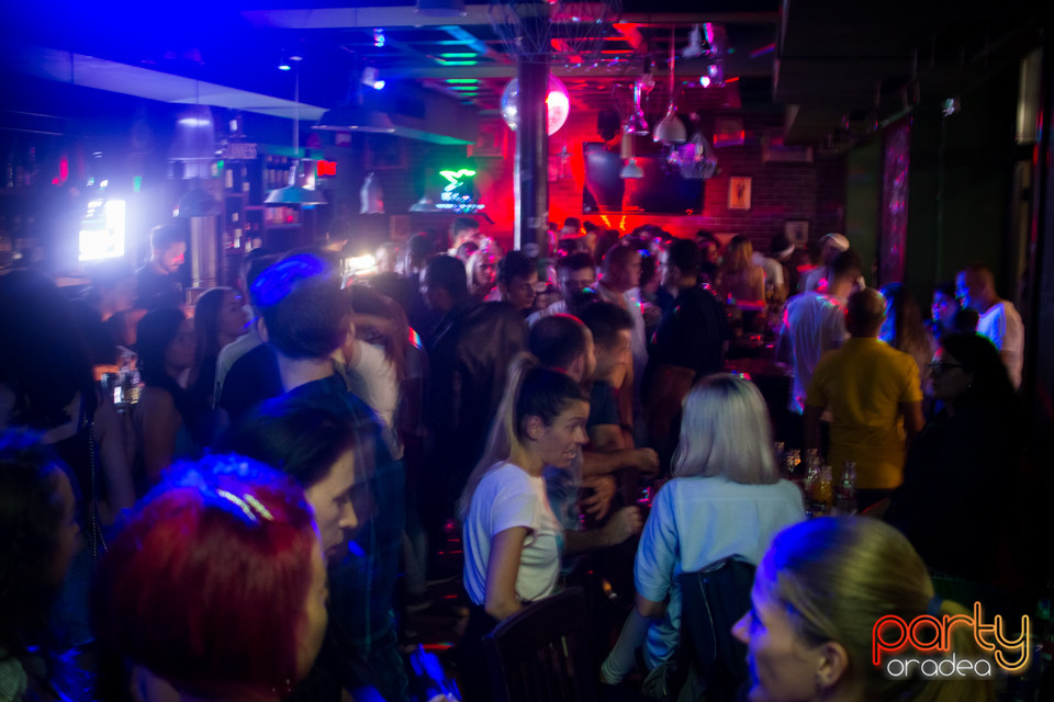 Saturday Madness, Green Pub