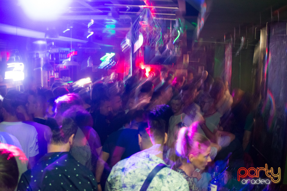 Saturday Madness, Green Pub