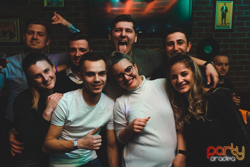 Saturday Madness, Green Pub