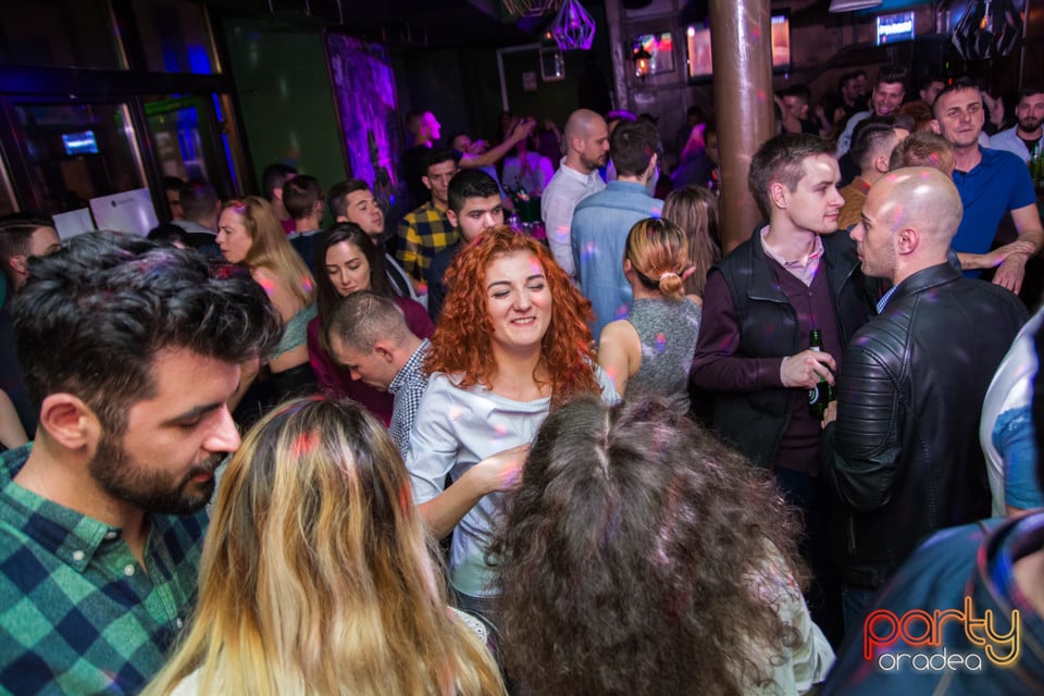 Saturday Madness, Green Pub