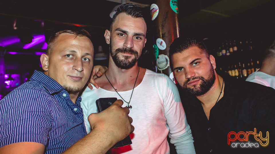 Saturday Madness, Green Pub