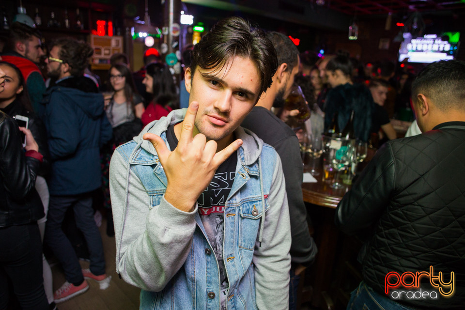 Saturday Madness, Green Pub
