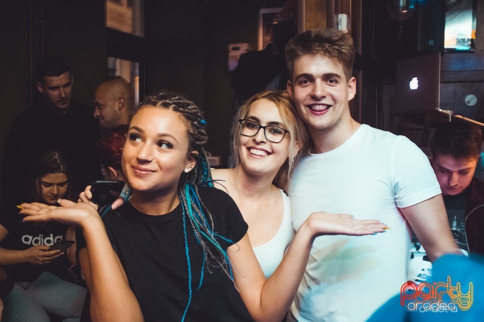 Saturday Madness, Green Pub