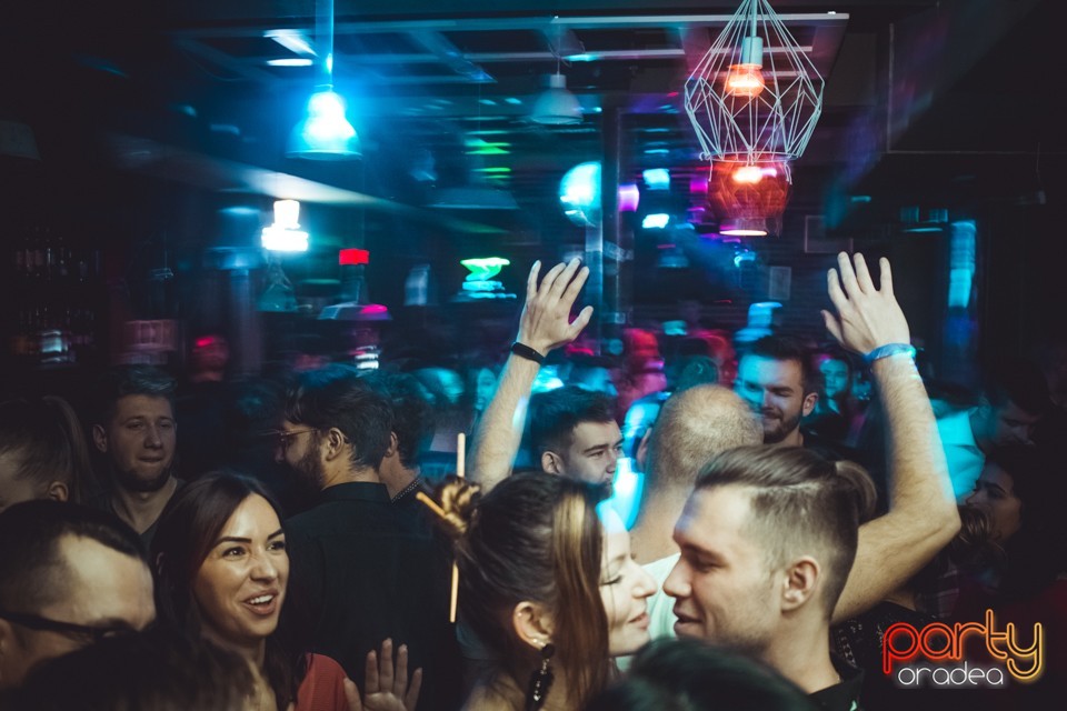 Saturday Madness, Green Pub
