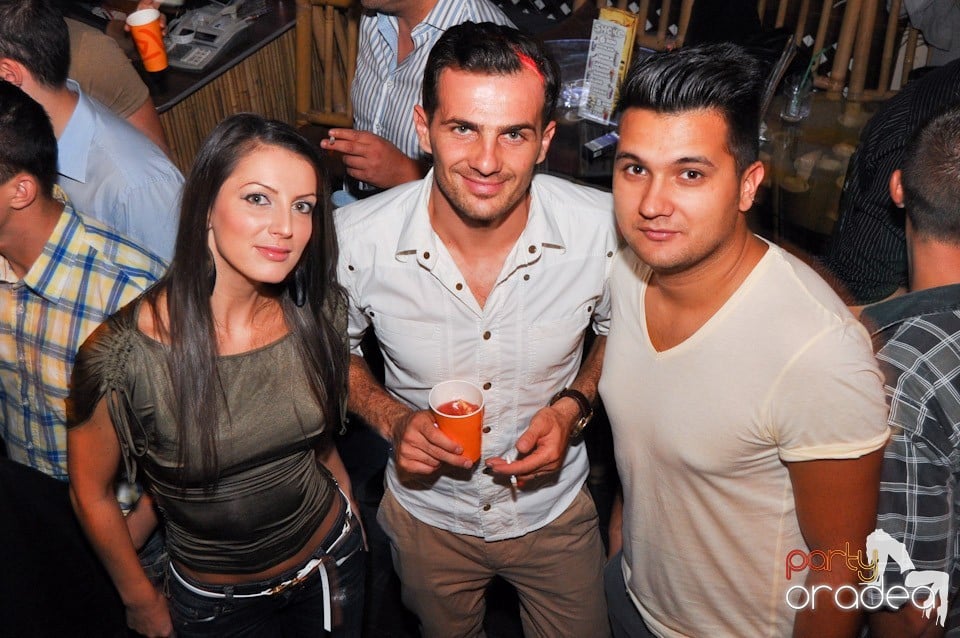 Saturday Night Birthday Party în Zulu, Zulu Caffe