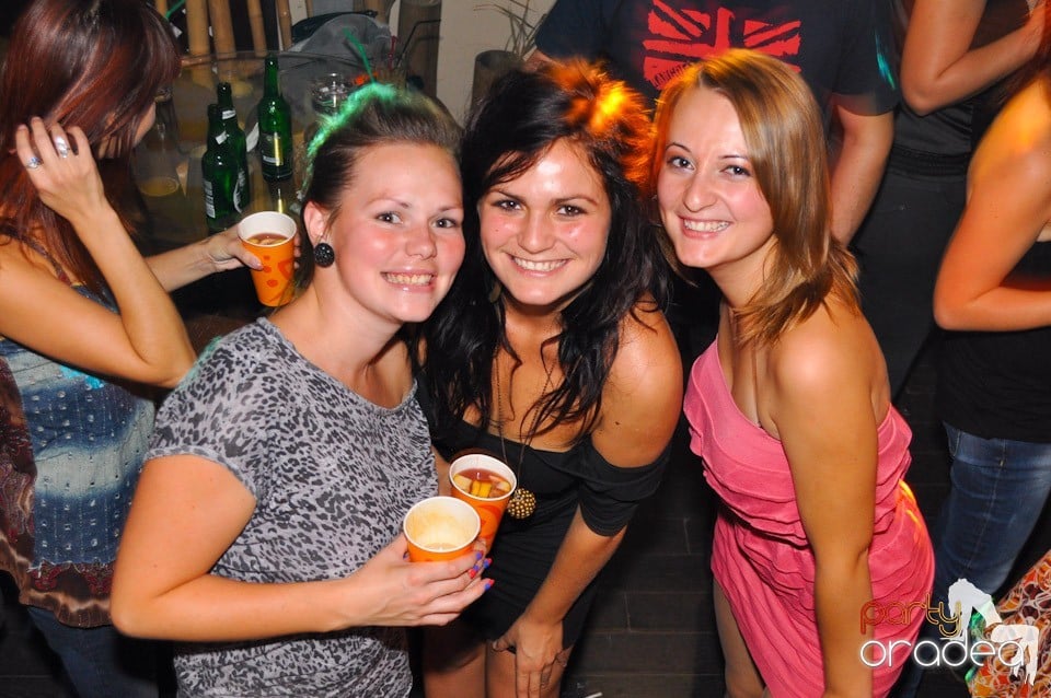 Saturday Night Birthday Party în Zulu, Zulu Caffe