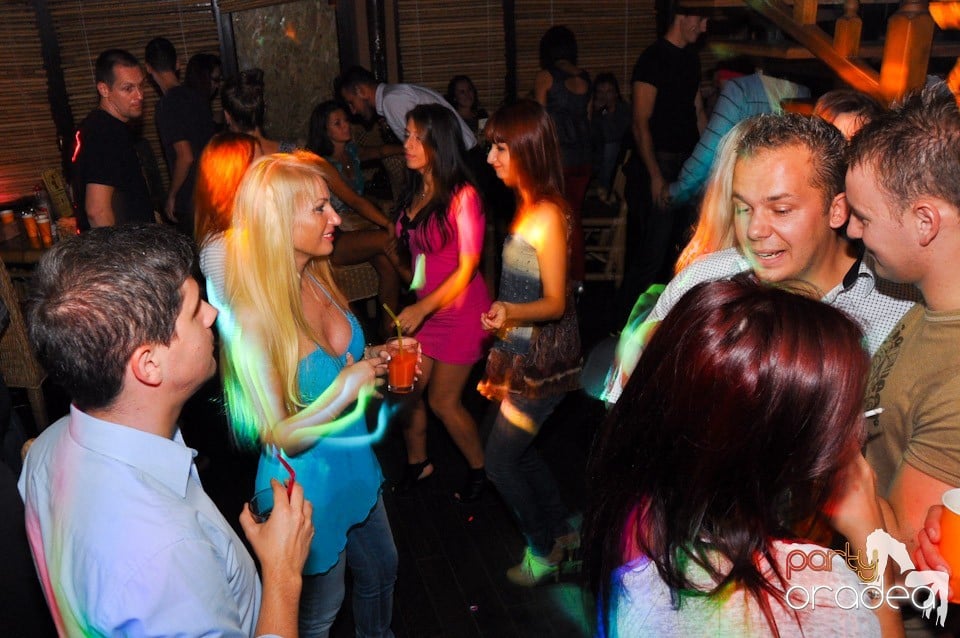 Saturday Night Birthday Party în Zulu, Zulu Caffe