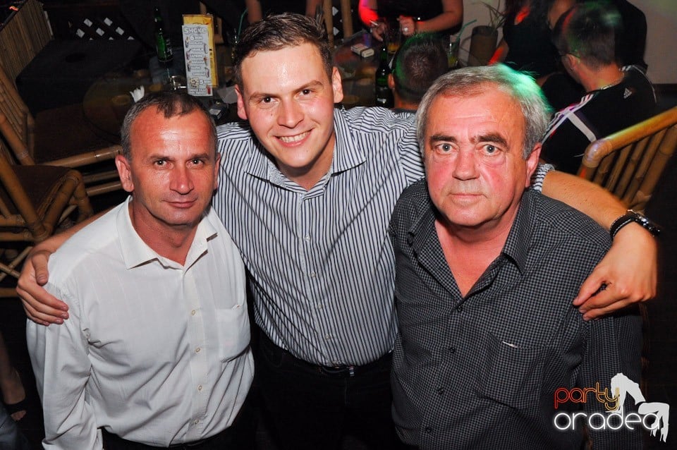 Saturday Night Birthday Party în Zulu, Zulu Caffe