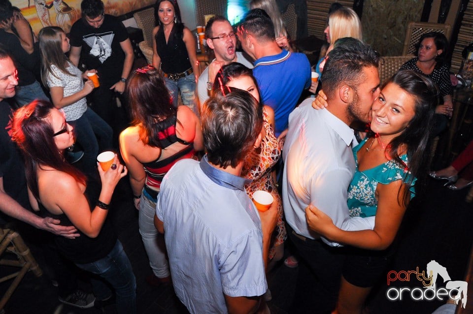 Saturday Night Birthday Party în Zulu, Zulu Caffe