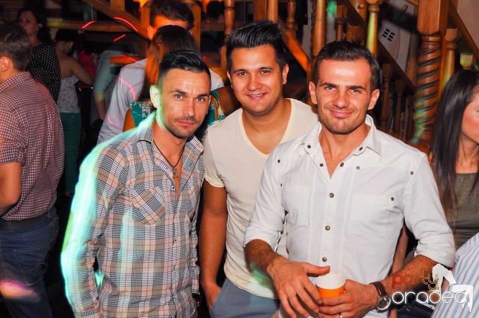 Saturday Night Birthday Party în Zulu, Zulu Caffe