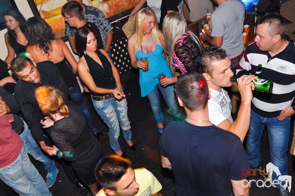 Saturday Night Birthday Party în Zulu, Zulu Caffe