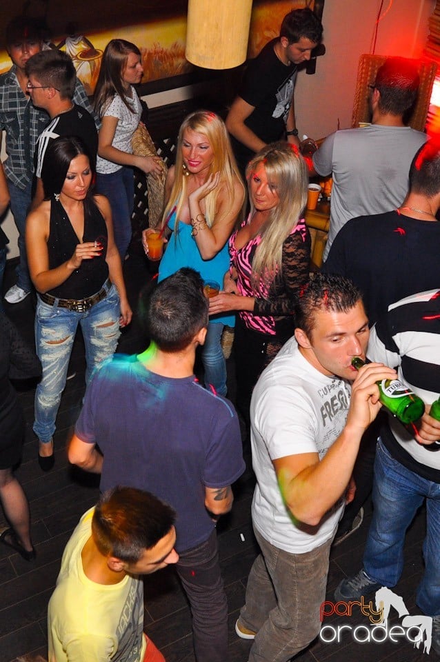 Saturday Night Birthday Party în Zulu, Zulu Caffe