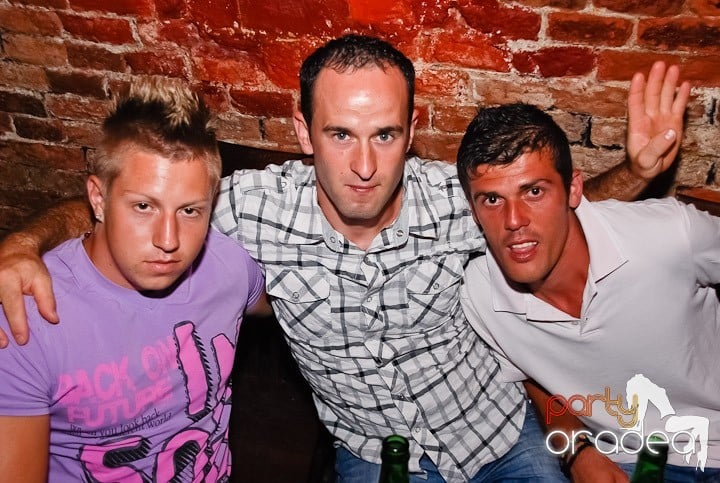 Firday Night Clubbing @ Escape, 