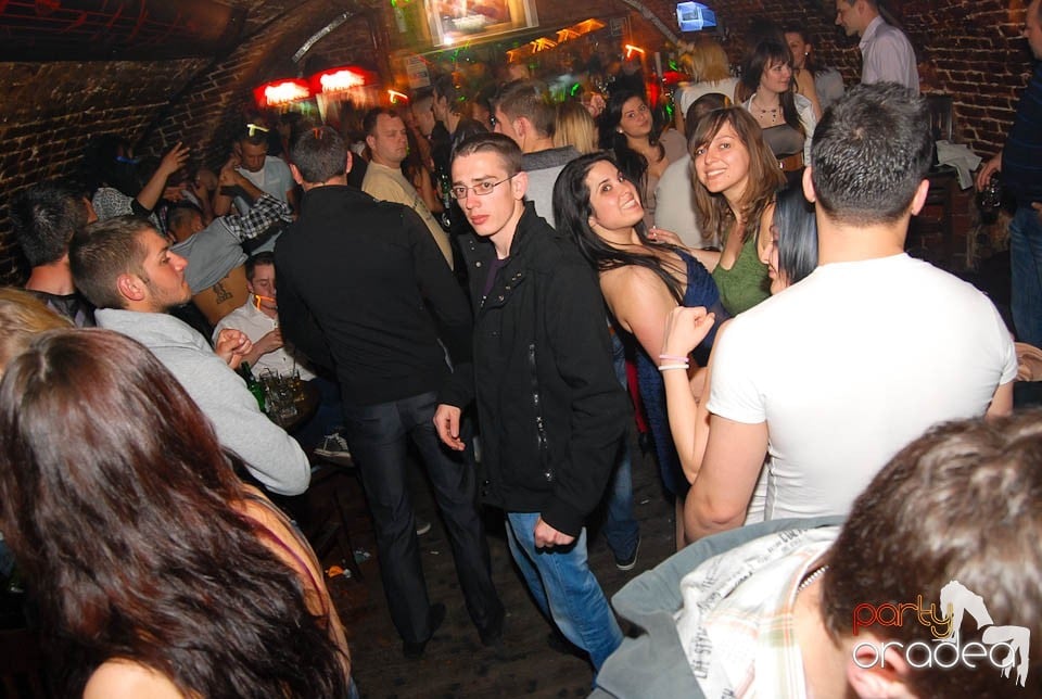 Saturday Night Clubbing în Escape, 