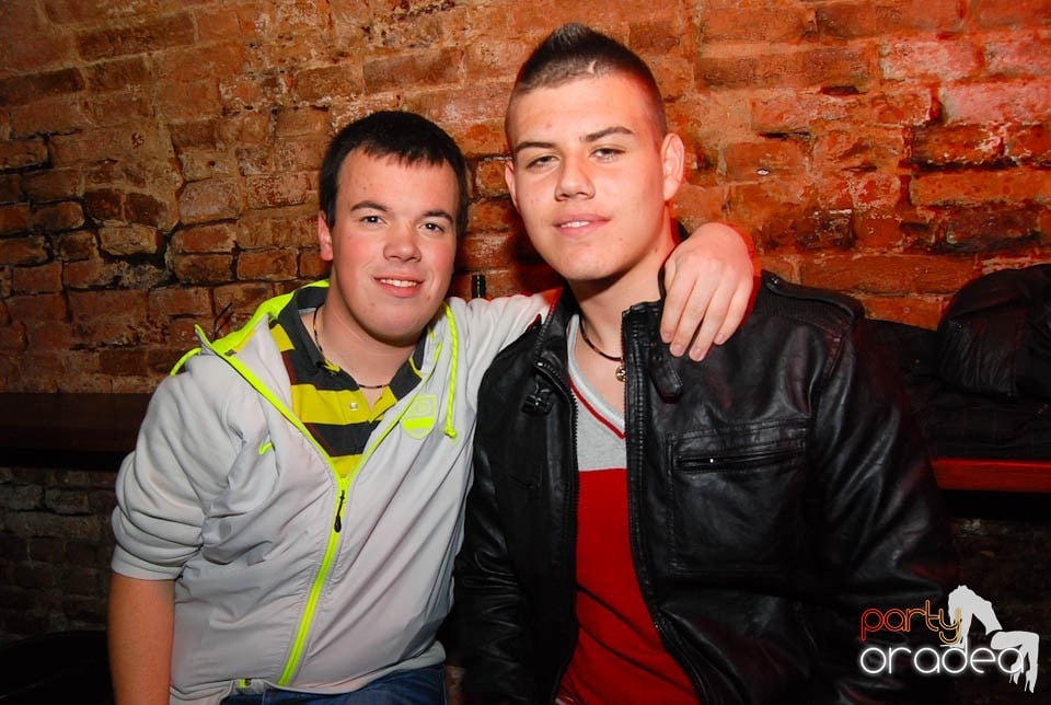 Saturday Night Clubbing în Escape, 