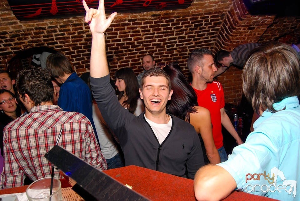 Saturday Night Clubbing în Escape, 