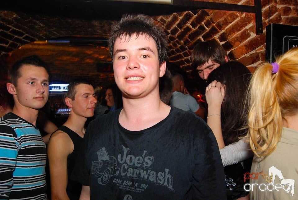 Saturday Night Clubbing în Escape, 