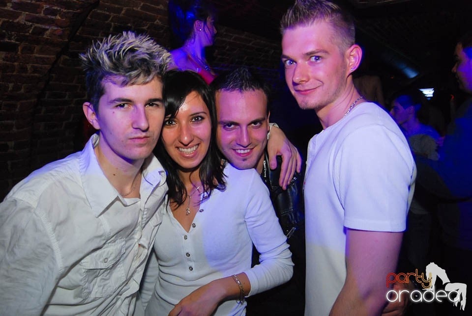 Saturday Night Clubbing în Escape, 