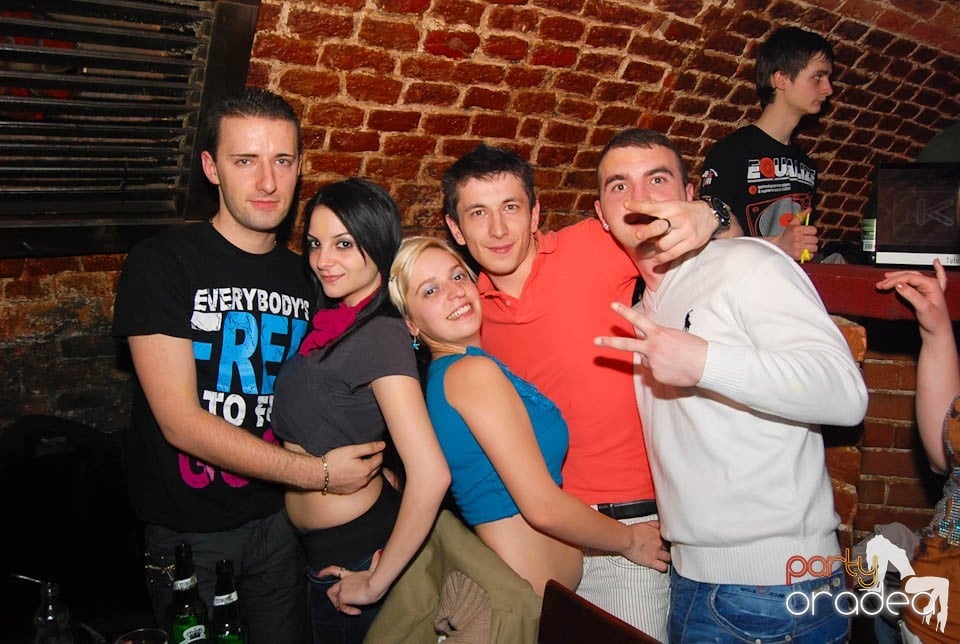 Saturday Night Clubbing în Escape, 