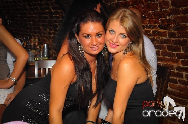 Saturday Night Escape, 