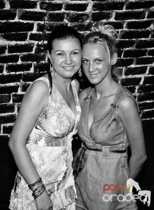 Saturday Night Escape, 