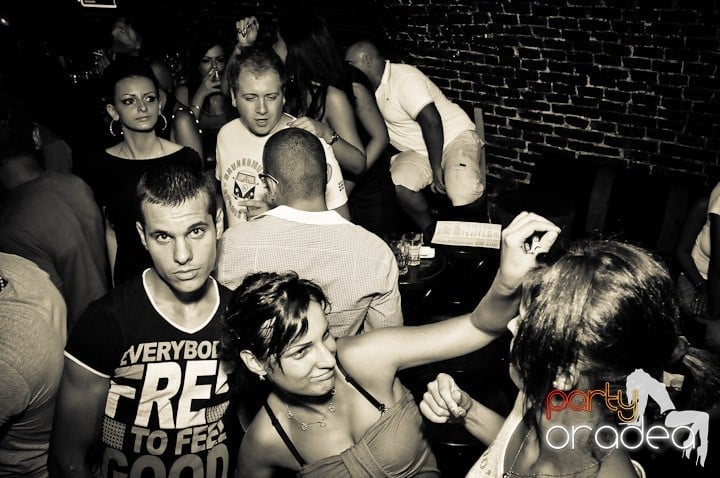 Saturday Night Escape, 