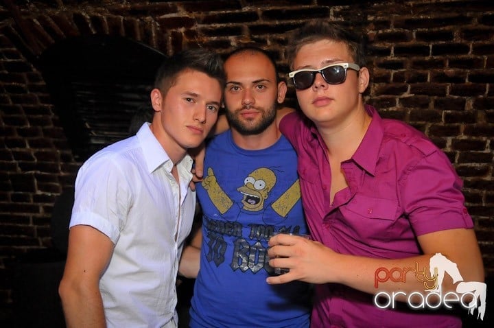 Saturday Night Escape, 