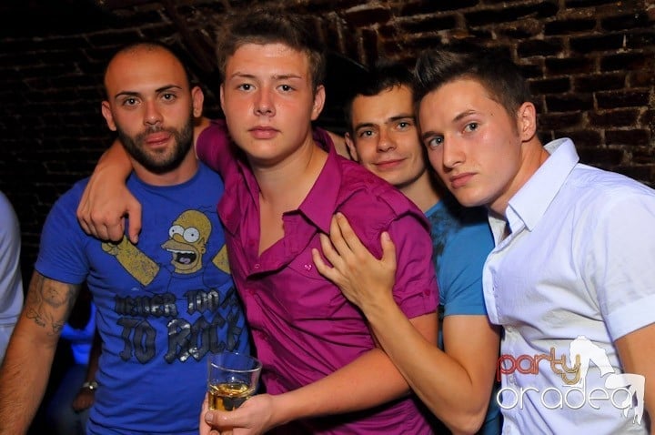 Saturday Night Escape, 