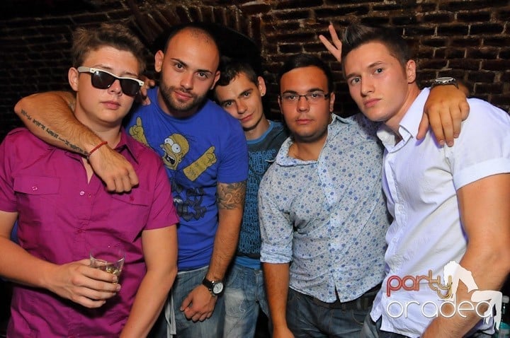 Saturday Night Escape, 