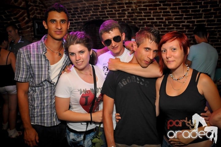 Saturday Night Escape, 