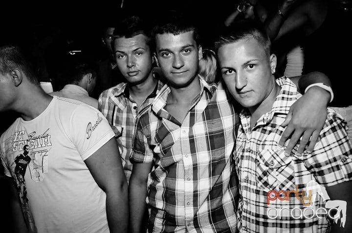 Saturday Night Escape, 