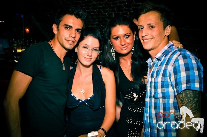 Saturday Night Escape, 