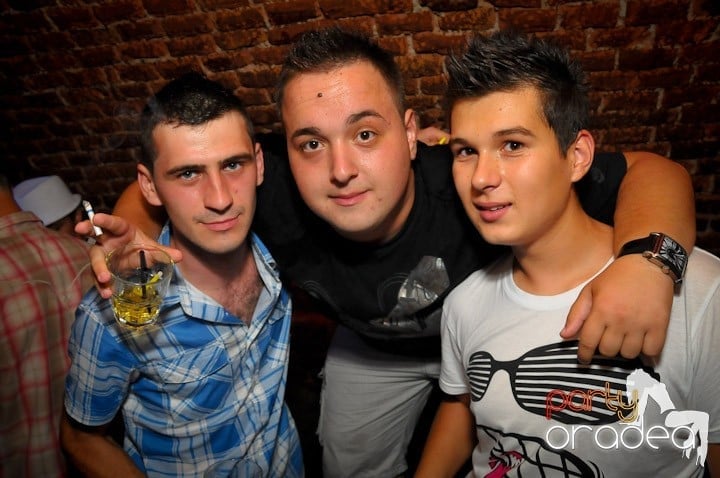 Saturday Night Escape, 