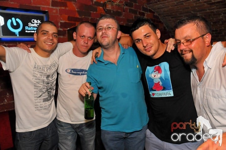 Saturday Night Escape, 