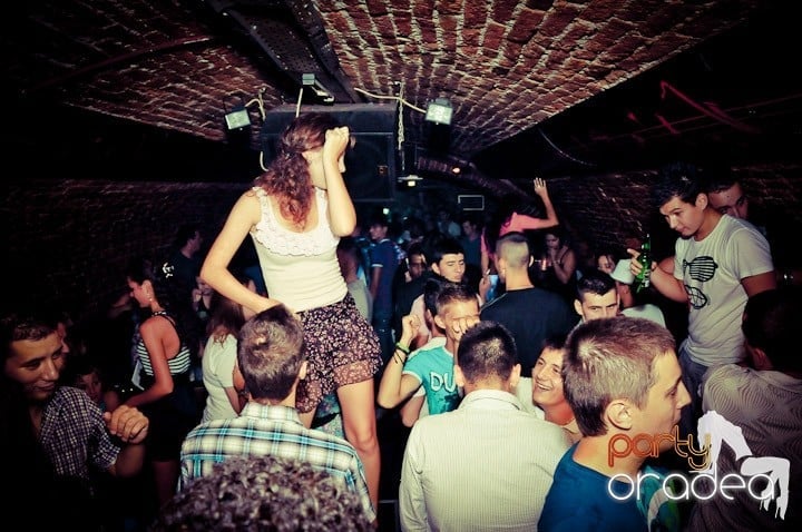 Saturday Night Escape, 