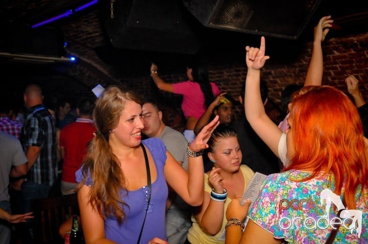 Saturday Night Escape, 