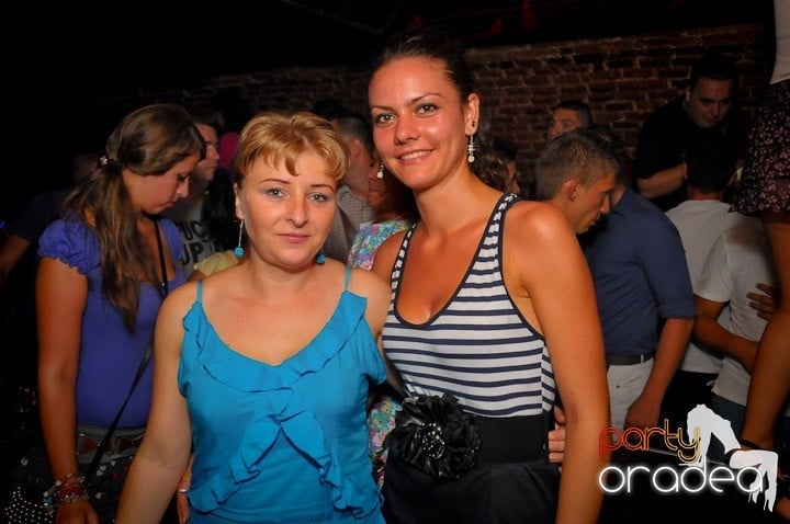 Saturday Night Escape, 